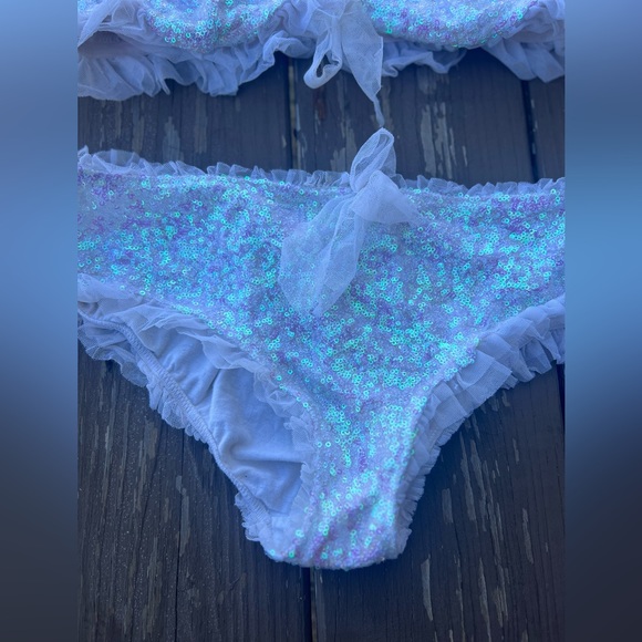 Victoria’s Secret Large white bralette and panty with sequin details gently used - Picture 4 of 7